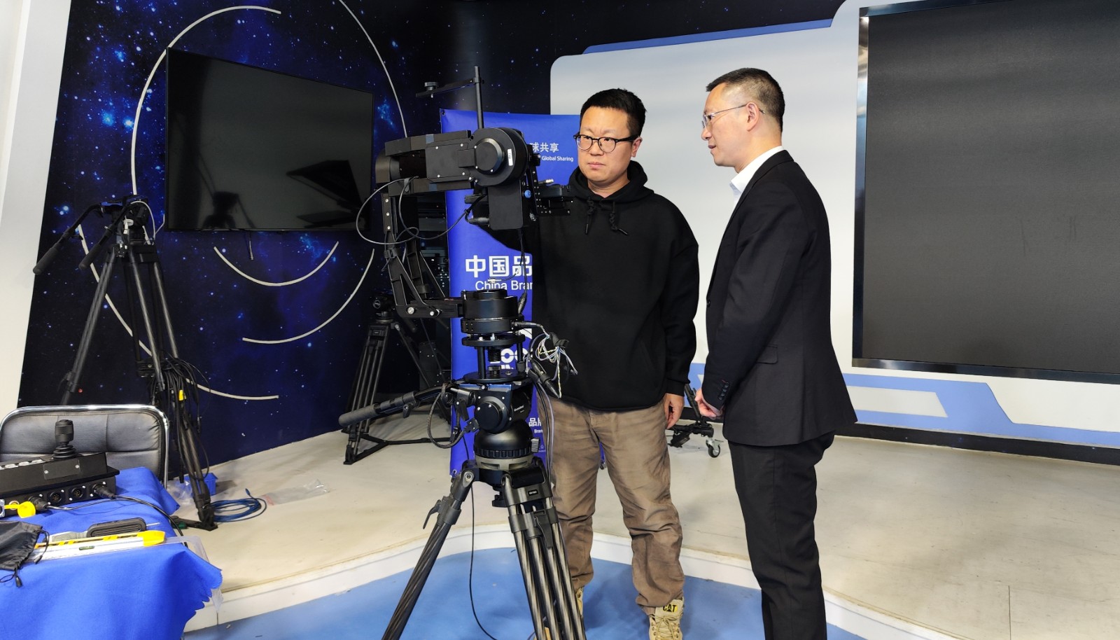 1763687590329930.jpeg 2025.11.17注色影视.jpg